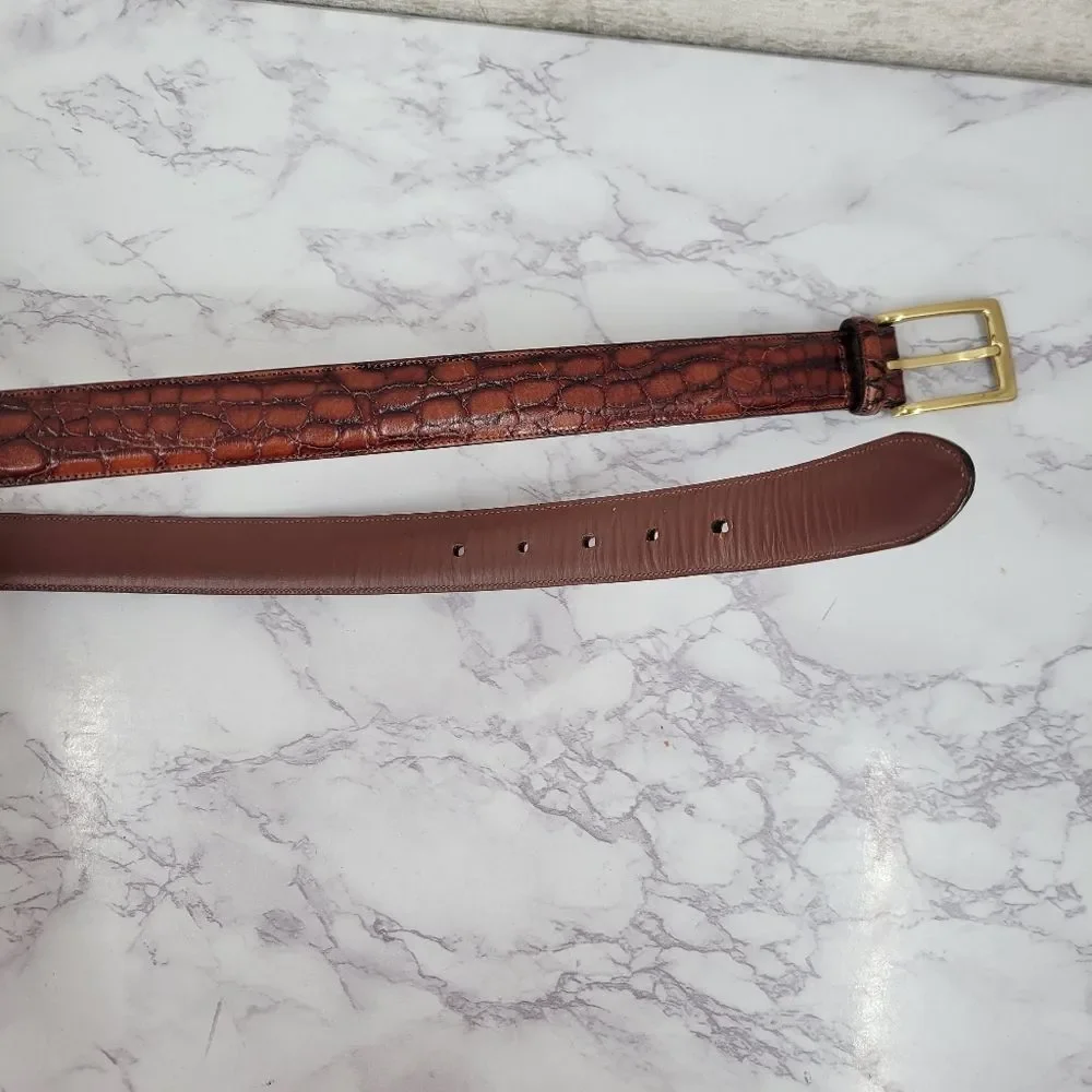 Roundtree & Yorke Brown Leather Croc Embossed Belt with Gold Toned Brass Buckle